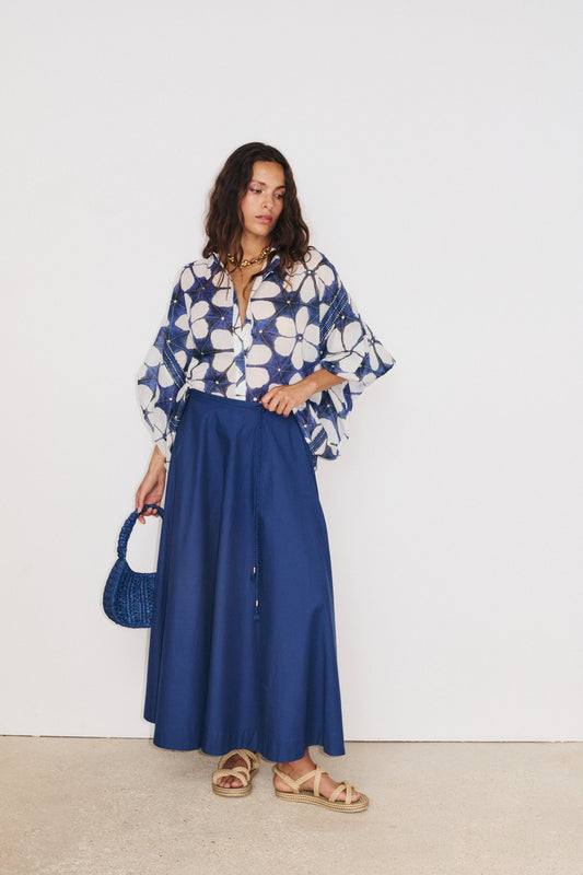 Zoom sur les manches chauve-souris avec poignets élastiques de la blouse pour femme Lotus indigo 