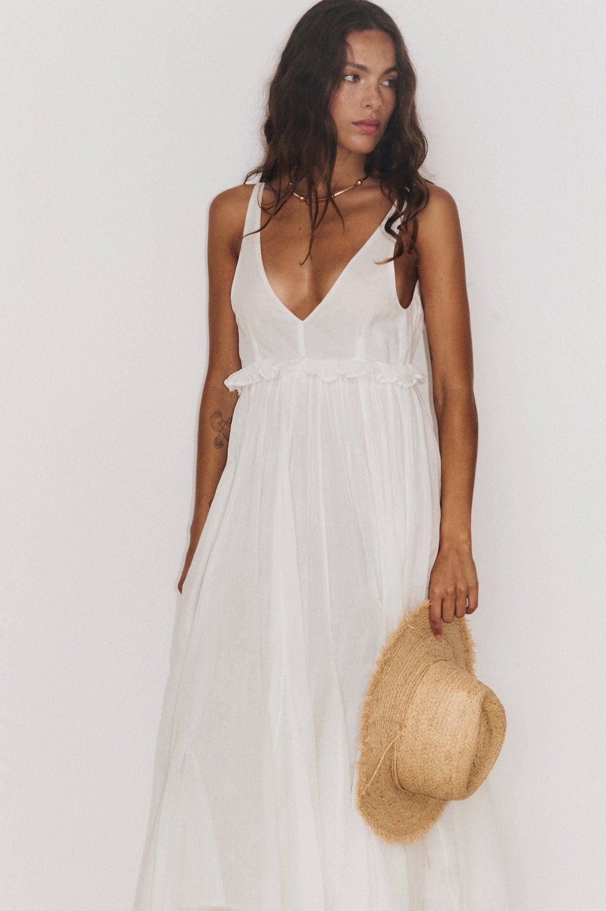 Robe longue Gaia blanc  en voile de coton, silhouette fluide bohème chic