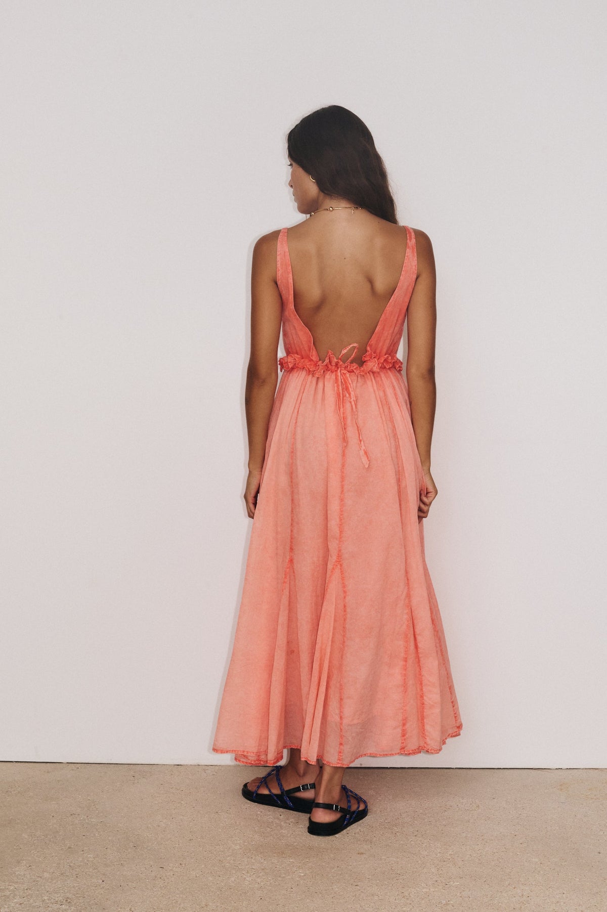 Robe longue Gaia orange  en voile de coton, silhouette fluide bohème chic