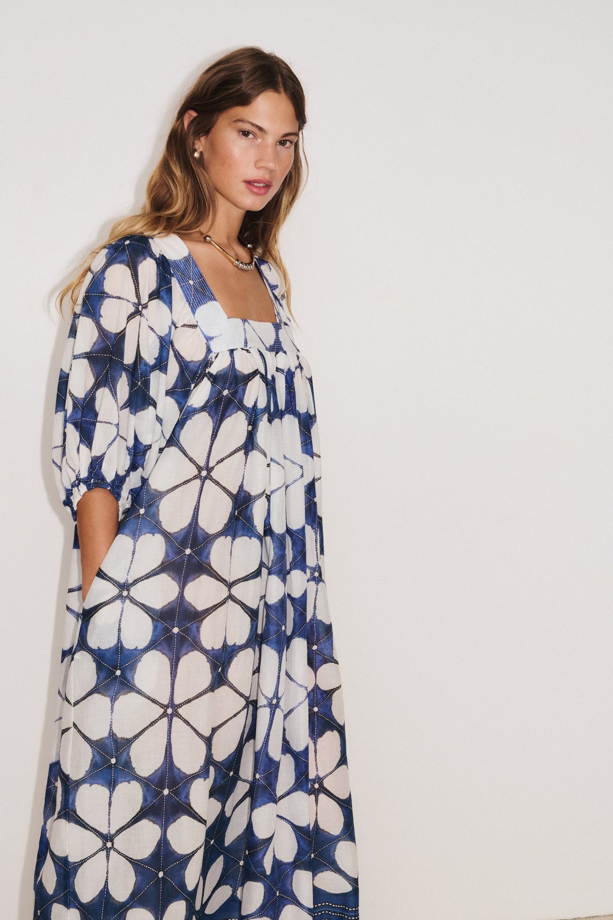 Manches bouffantes robe Lotus indigo  longueur coude