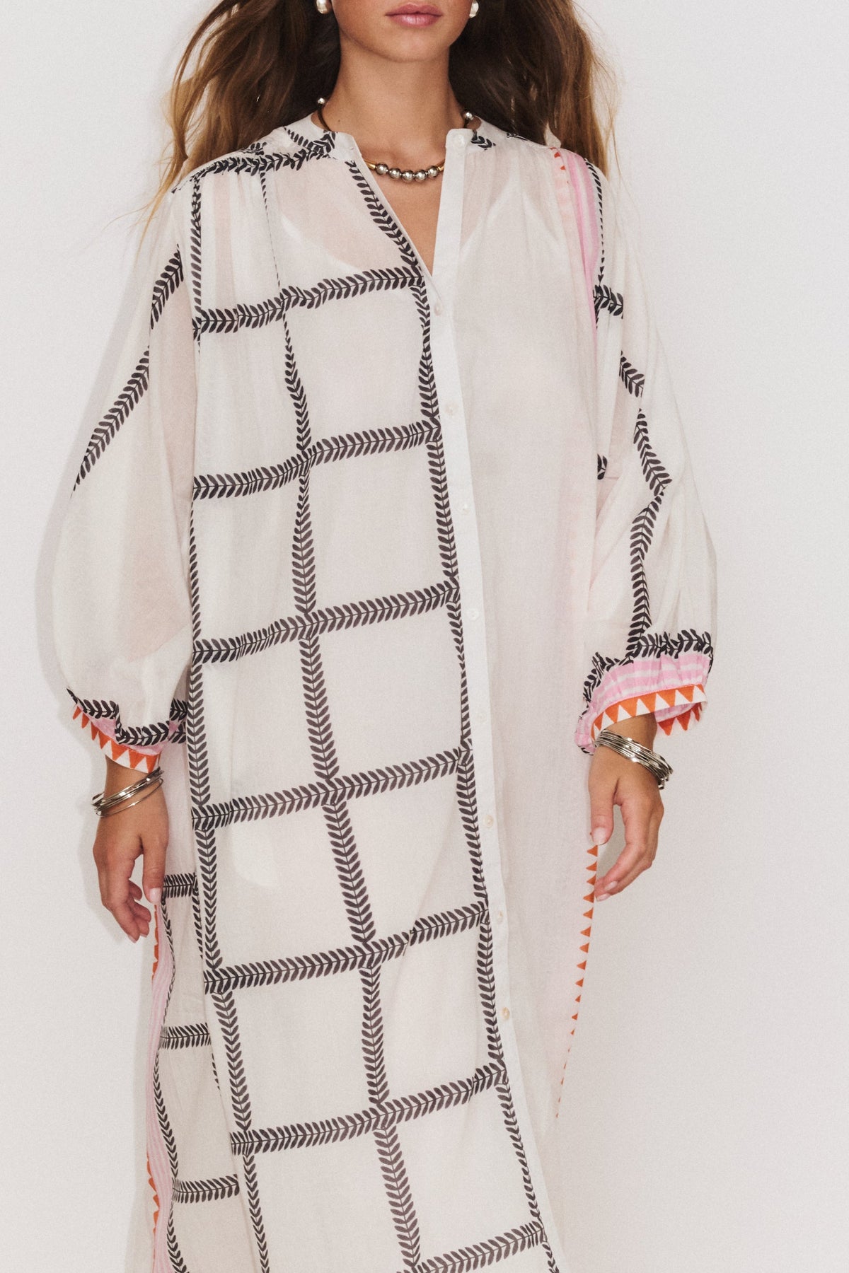 Robe Solène  vue dos, coupe longue et tombé naturel